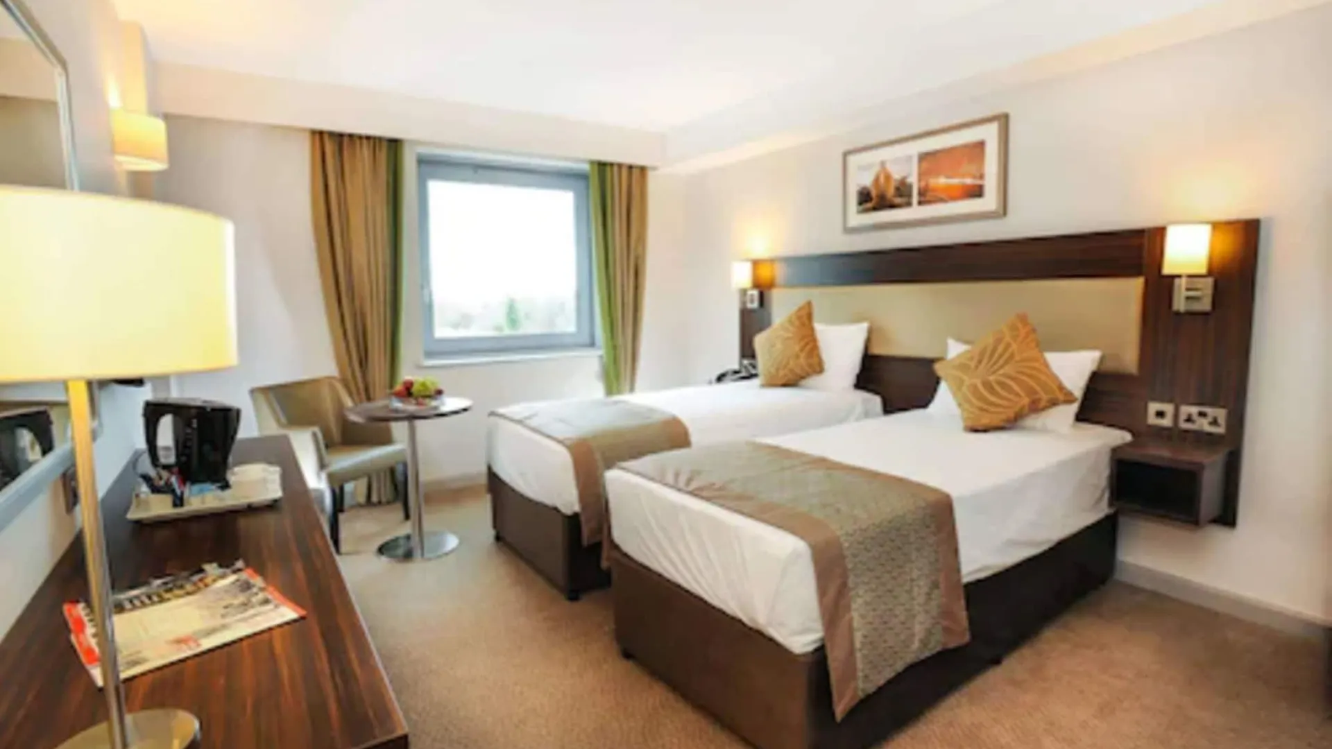 Heston Hyde Hotel Hounslow 4*,